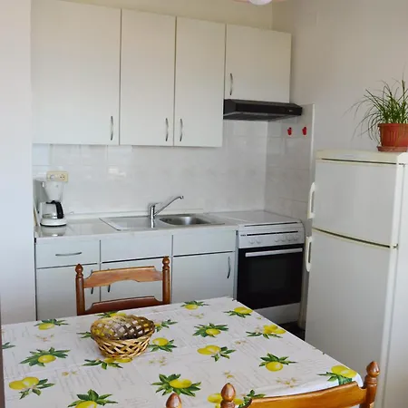 Apartment Maja 3 *