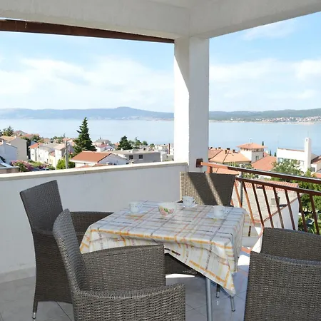 Apartment Maja 3 *